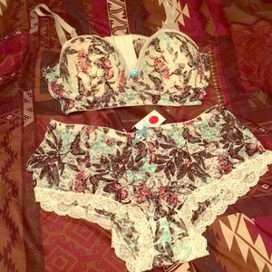 Plus size Lingerie set 🌸